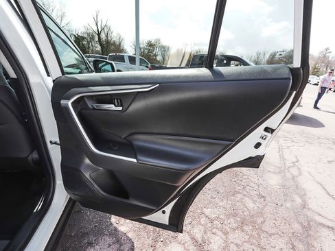 Used 2020 Toyota RAV4 XLE FWD image 12