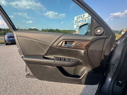 Used 2017 Honda Accord EX-L image 25