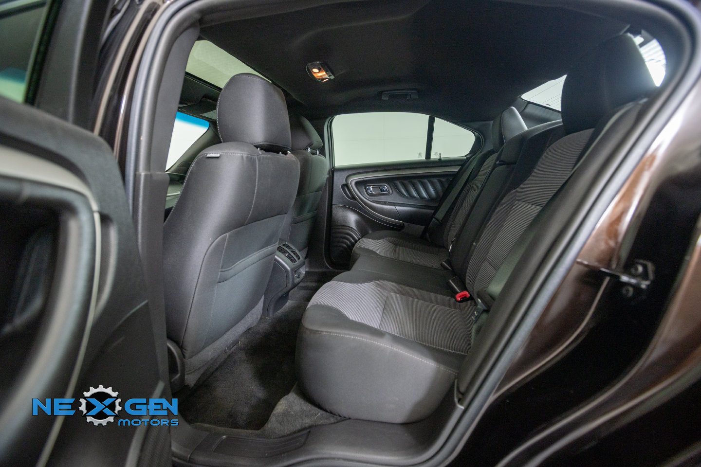 Used 2013 Ford Taurus SEL FWD image 28