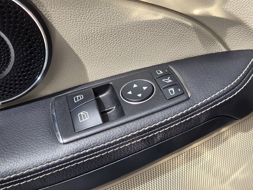 Used 2014 Mercedes-Benz SLK 250 image 25