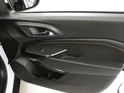 Used 2024 Chevrolet Trax ACTIV w/ Sunroof Package FWD image 30