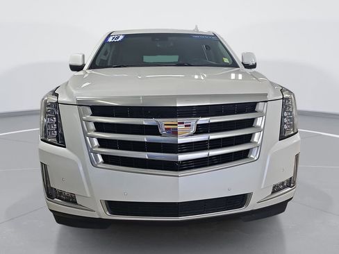 Certified 2018 Cadillac Escalade ESV Luxury AWD/4WD image 10