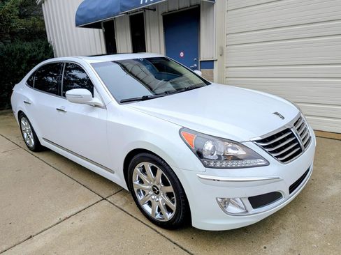 Used 2013 Hyundai Equus Signature RWD image 10