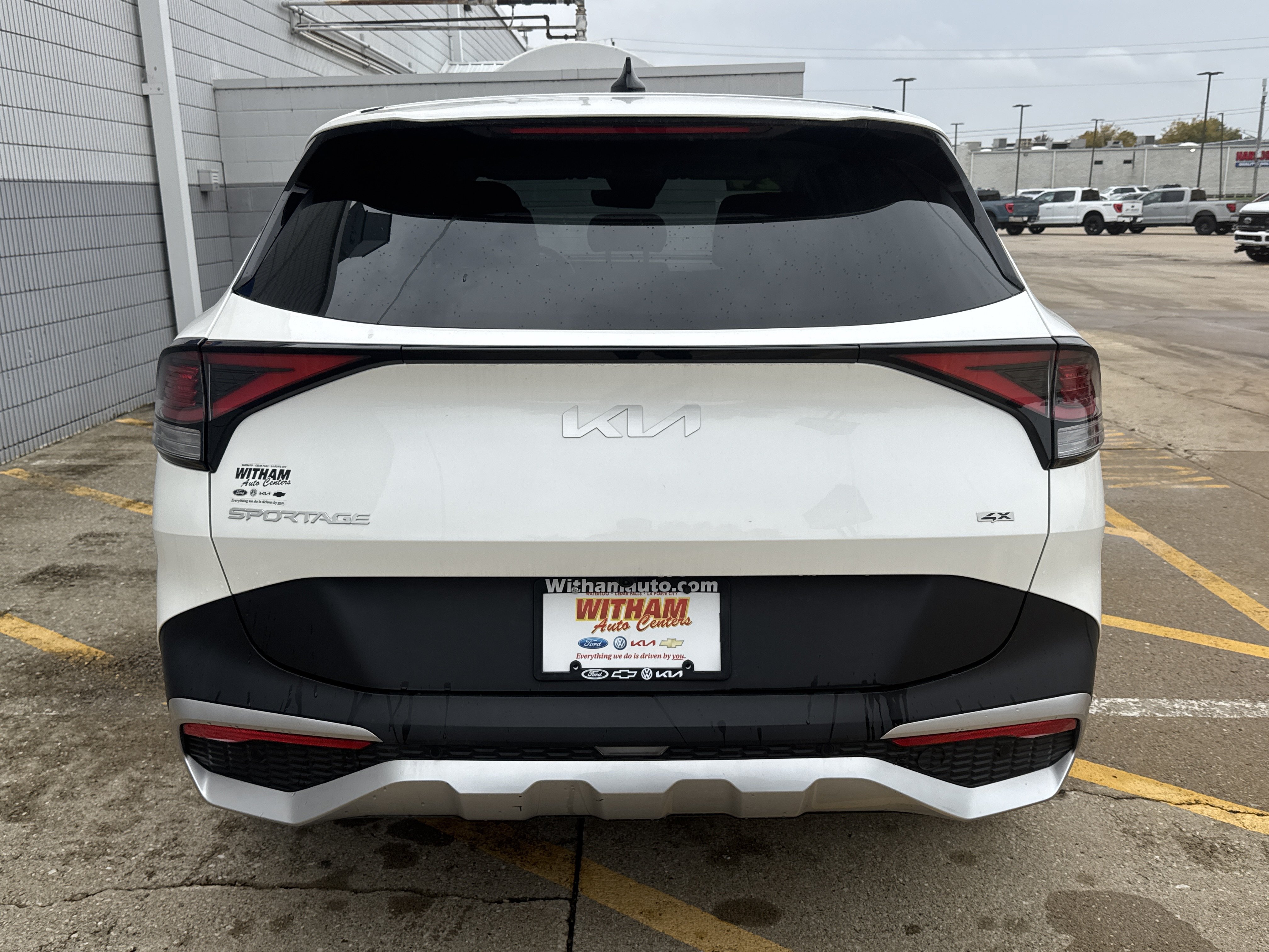Used 2024 Kia Sportage LX AWD/4WD image 4
