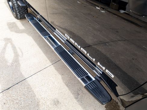 Used 2024 GMC Sierra 2500 Denali w/ Denali Reserve Package image 13