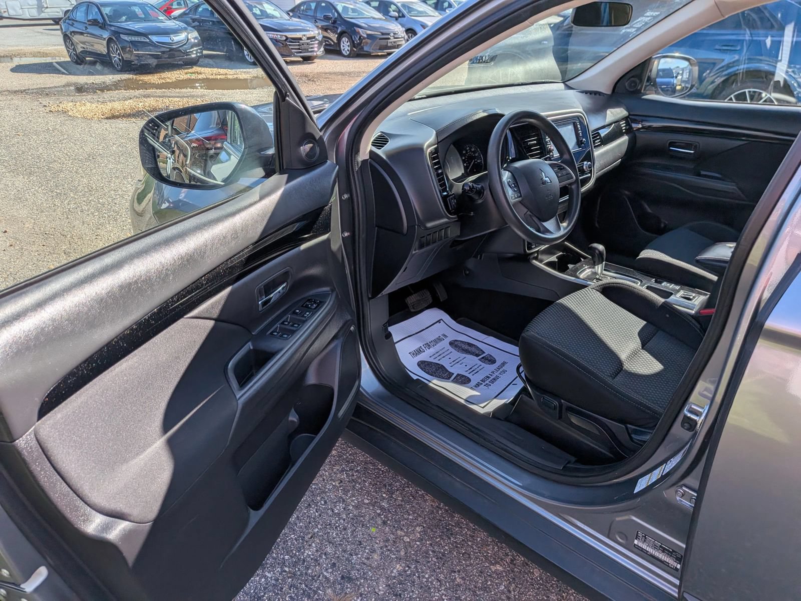 Used 2020 Mitsubishi Outlander ES FWD image 16