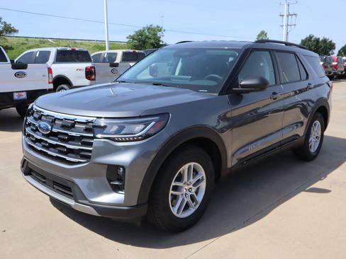 New 2026 Ford Explorer Active w/ Active Comfort Package RWD image 11