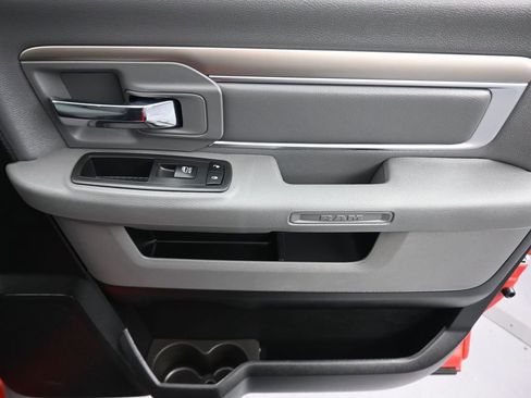 Used 2018 RAM 1500 Classic SLT AWD/4WD image 39