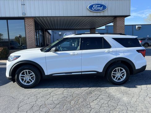 Used 2025 Ford Explorer Active AWD/4WD image 1