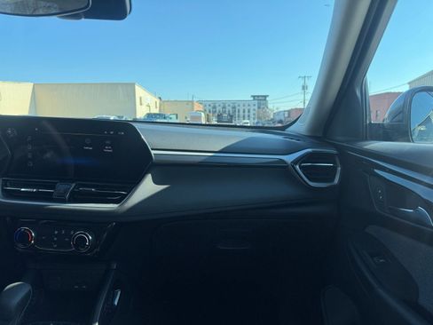 Used 2025 Chevrolet TrailBlazer LT image 36