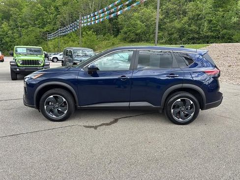 Used 2024 Nissan Rogue SV AWD/4WD image 8