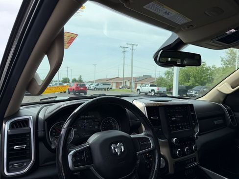 Used 2019 RAM 1500 Laramie AWD/4WD image 11