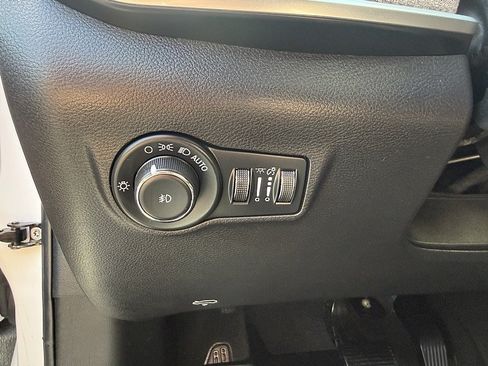 Used 2023 Jeep Compass Latitude w/ Sun and Sound Group AWD/4WD image 21