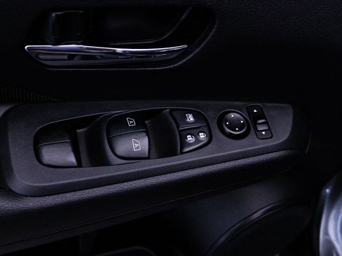 Used 2021 Nissan Kicks SV FWD image 17