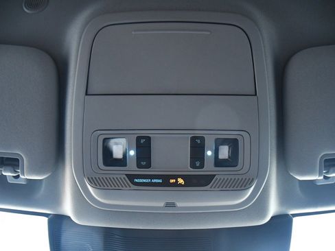 Used 2022 Ford Explorer XLT w/ Equipment Group 202A image 29