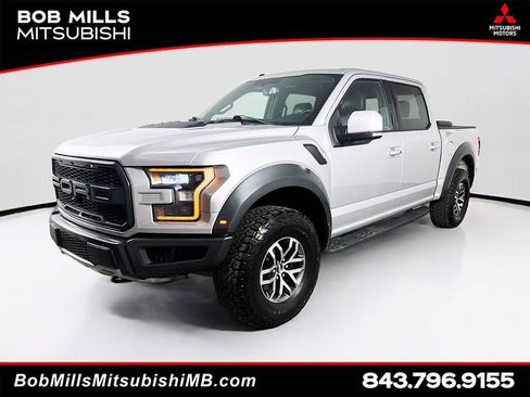 Used 2017 Ford F150 Raptor w/ Equipment Group 802A Luxury AWD/4WD image 3