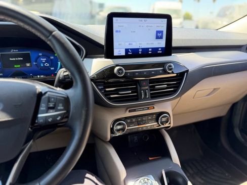 Used 2021 Ford Escape SEL w/ Technology Package FWD image 8