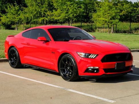 Used 2015 Ford Mustang GT RWD image 10