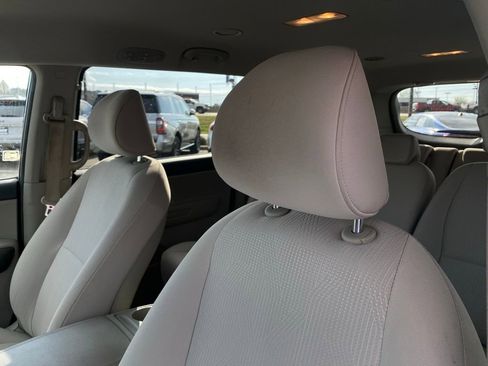 Used 2021 Kia Sedona LX image 14