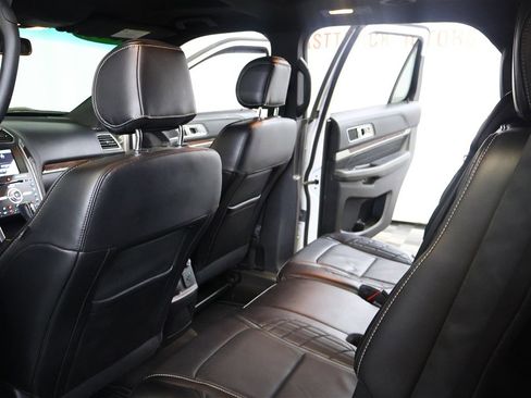 Used 2016 Ford Explorer Platinum image 12