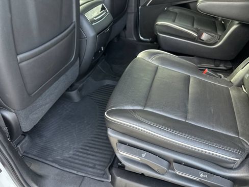 Used 2021 Cadillac Escalade Premium Luxury RWD image 38