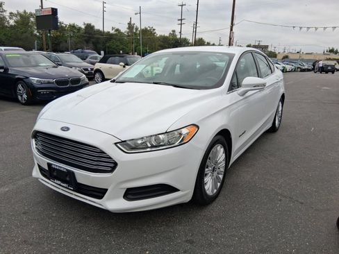 Used 2016 Ford Fusion SE FWD image 3