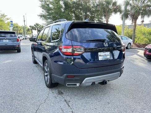 Used 2025 Honda Pilot Touring image 4