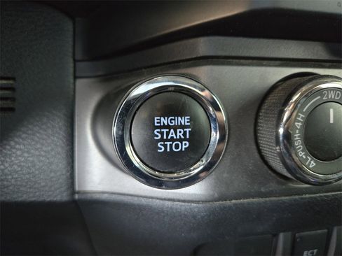 Used 2022 Toyota Tacoma TRD Off-Road image 24