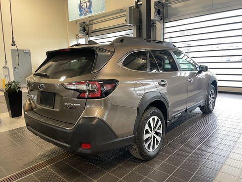 Used 2024 Subaru Outback Premium AWD/4WD image 17