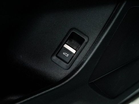 Used 2024 Audi Q4 e-tron Prestige AWD/4WD image 46