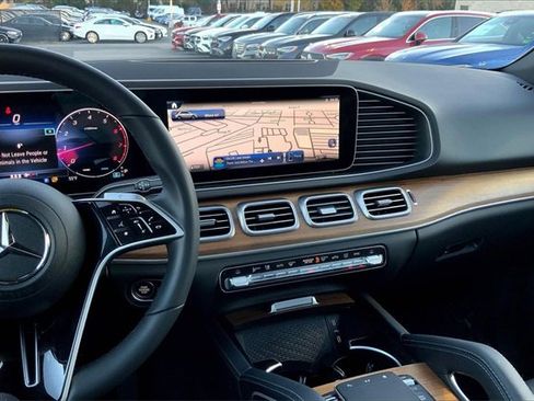 Used 2025 Mercedes-Benz GLE 450 4MATIC image 5