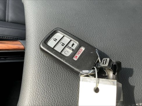 Used 2022 Honda CR-V Touring image 34