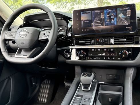 New 2026 Nissan Pathfinder SV w/ SV Premium Package FWD image 3
