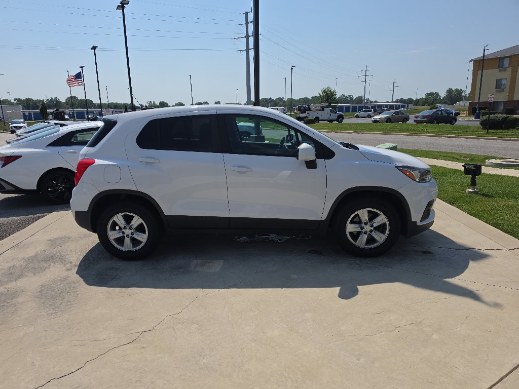 Used 2020 Chevrolet Trax LS w/ Tint and Cruise Package FWD image 4
