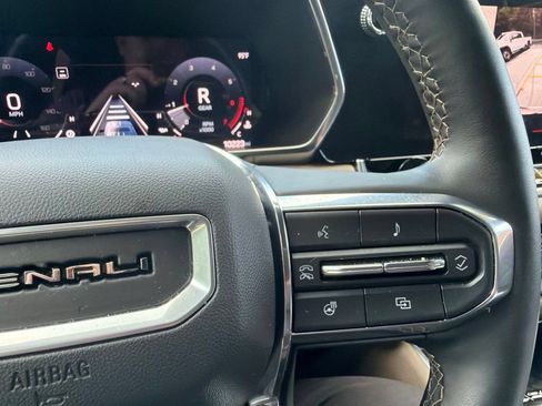 Certified 2025 GMC Canyon Denali AWD/4WD image 27