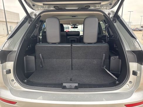 Used 2025 Mitsubishi Outlander SE image 13