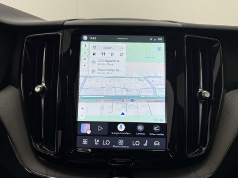 Certified 2025 Volvo XC60 B5 Plus AWD/4WD image 5