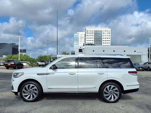 Certified 2023 Lincoln Navigator Reserve AWD/4WD image 24