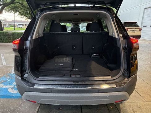 Used 2023 Nissan Rogue SV FWD image 10