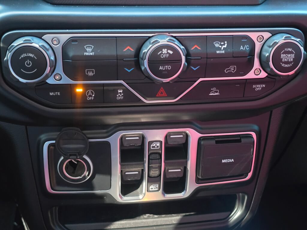 Used 2020 Jeep Gladiator Overland AWD/4WD image 32