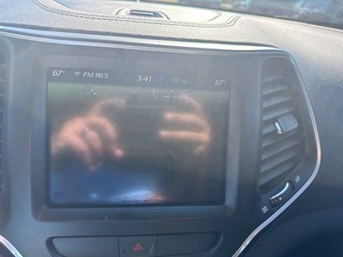 Used 2021 Jeep Cherokee Latitude Lux w/ Sun & Sound Group AWD/4WD image 12