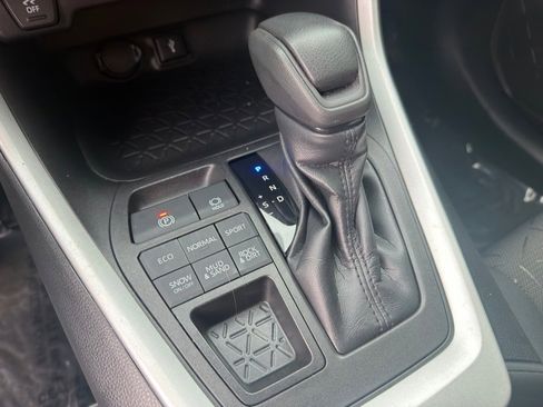 Used 2021 Toyota RAV4 XLE image 27