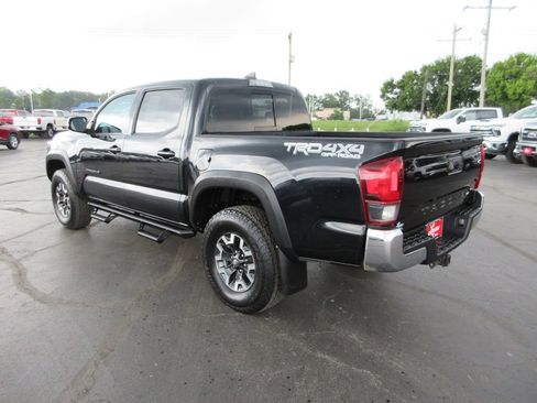 Used 2019 Toyota Tacoma TRD Off-Road AWD/4WD image 10