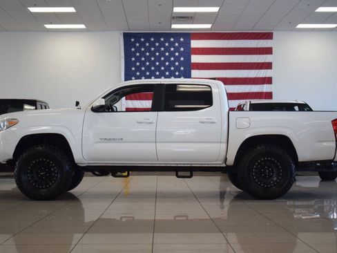 Used 2017 Toyota Tacoma SR AWD/4WD image 19
