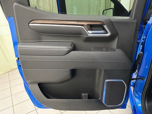 Used 2025 Chevrolet Silverado 1500 LT image 38