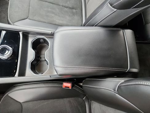 Used 2025 Jeep Grand Cherokee L Laredo image 21