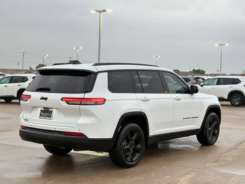 Used 2023 Jeep Grand Cherokee L Laredo RWD image 8