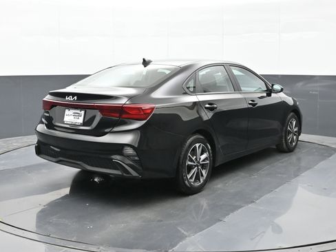 Used 2023 Kia Forte LXS image 8