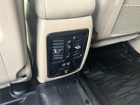Used 2019 Jeep Grand Cherokee Limited AWD/4WD image 30