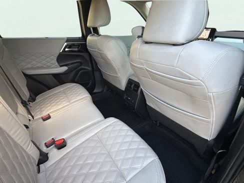 Used 2024 Mitsubishi Outlander 4WD Plug-In Hybrid image 25